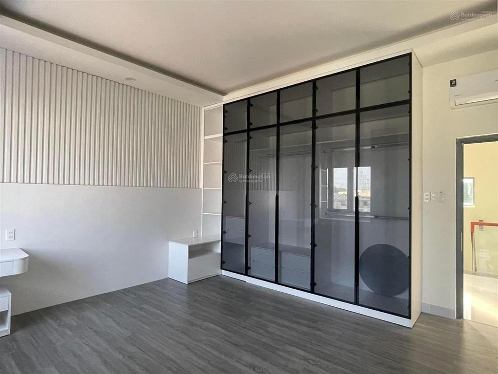 Bán nhà phố 1 trệt 2 lầu hoàn thiện sổ hồng riêng thuộc khu dân cư cạnh ubnd phường bình chuẩn