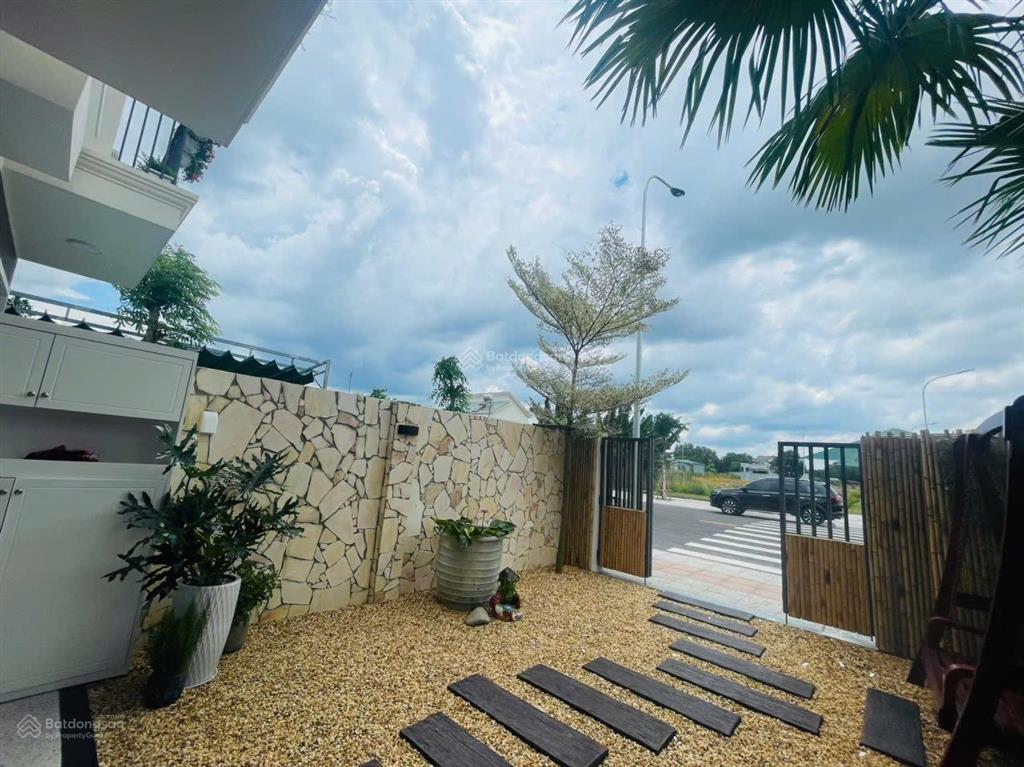 Lan anh avenua "khu compound" cao cấp dành cho chuyên gia đầu tiên ở tân uyên