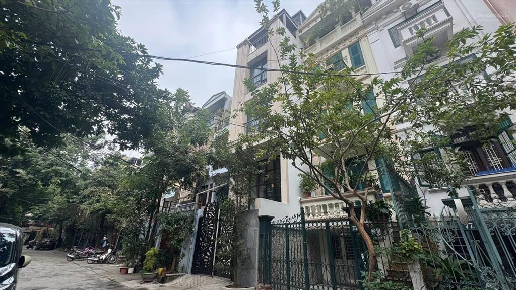 Hoa hậu phố ngọc khánh  3 thoáng  oto tránh  85m2  mt 5m  33.5 tỷ  dân trí cao, an sinh tốt