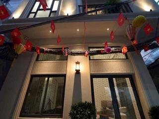 Lô góc 3 thoáng  giảng võ  nhà đẹp ở ngay  35m2 x 5 tầng + thang máy  15.1 tỷ  dân trí cao