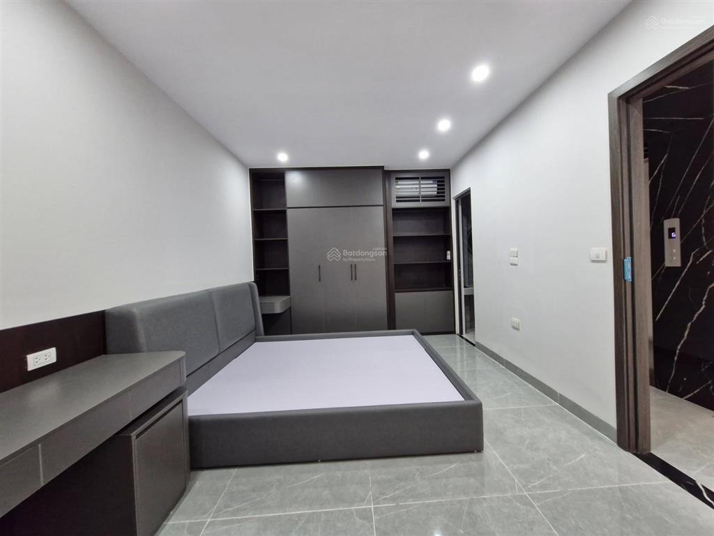 Chính chủ bán nhà ngõ 24 ngọc lâm 35m2 x 6 tầng long biên thang máy 4pnfull nội thất, gần ô tô