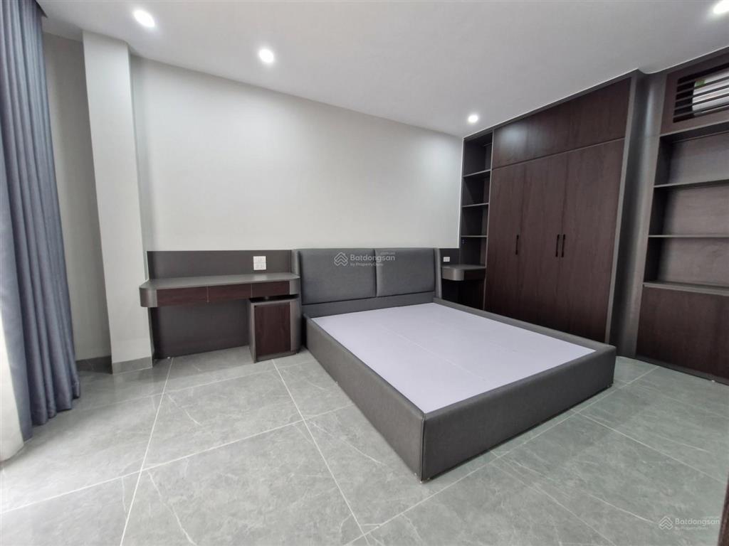 Chính chủ bán nhà ngõ 24 ngọc lâm 35m2 x 6 tầng long biên thang máy 4pnfull nội thất, gần ô tô