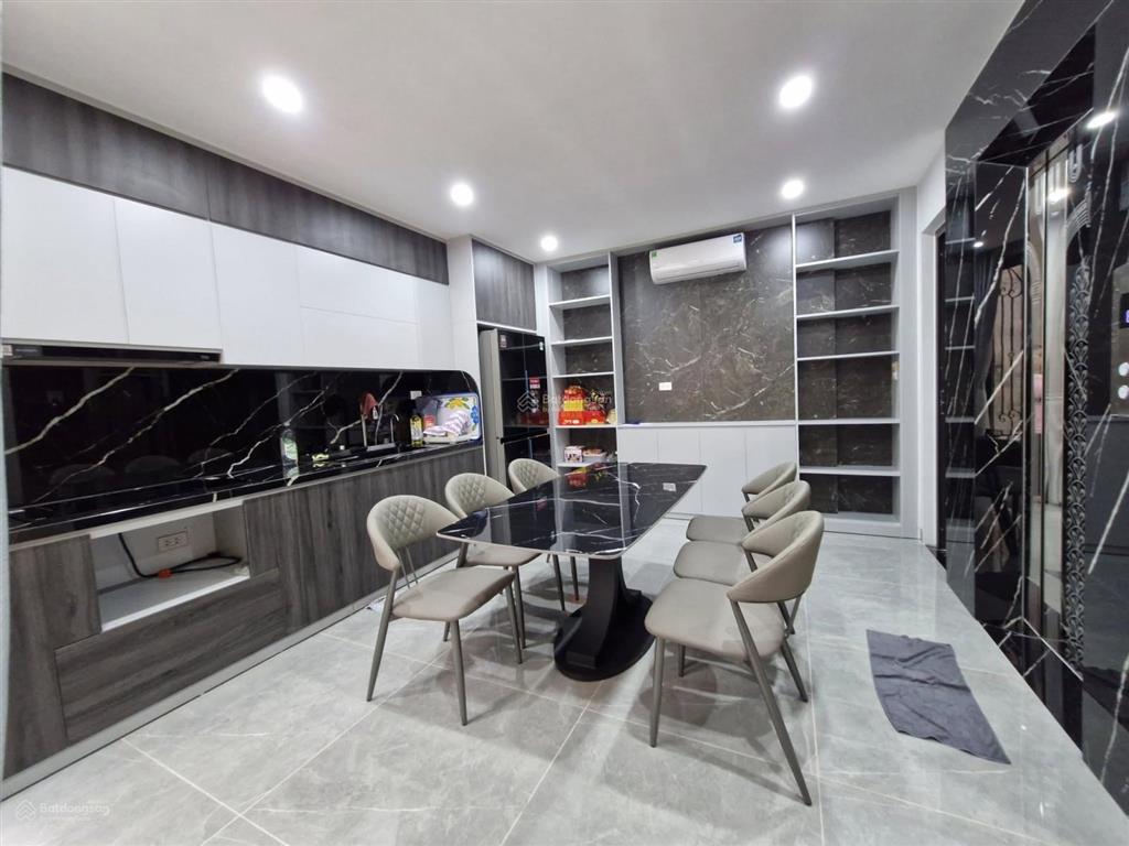 Chính chủ bán nhà ngõ 24 ngọc lâm 35m2 x 6 tầng long biên thang máy 4pnfull nội thất, gần ô tô