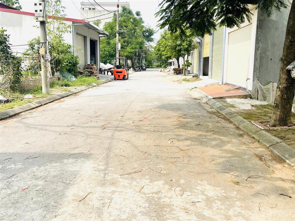 Chính chủ bán đất đấu giá đông mỹ thanh trì diện tích 77m2. mt 5.5m. view vườn hoa. giá 10 tỷ.