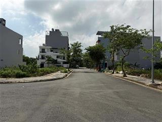 Bán lô fpt đối lưng với trục shophouse giá thấp nhất