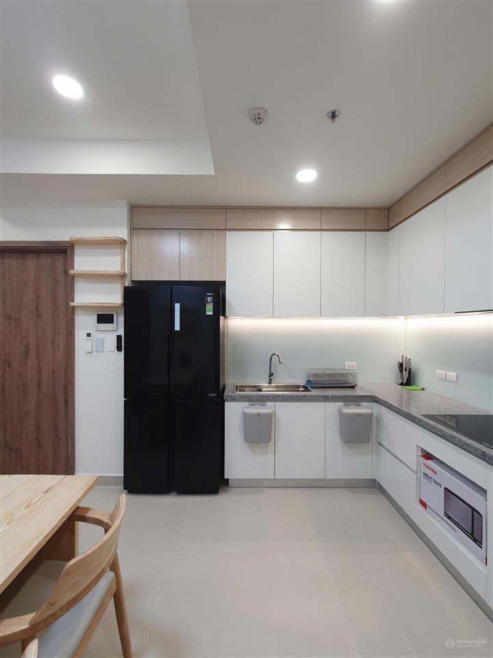 Cho thuê 2pn 2wc tầng cao giá 15 tr/th (bao phí quản lý) full nội thất mới như hình cc the glory