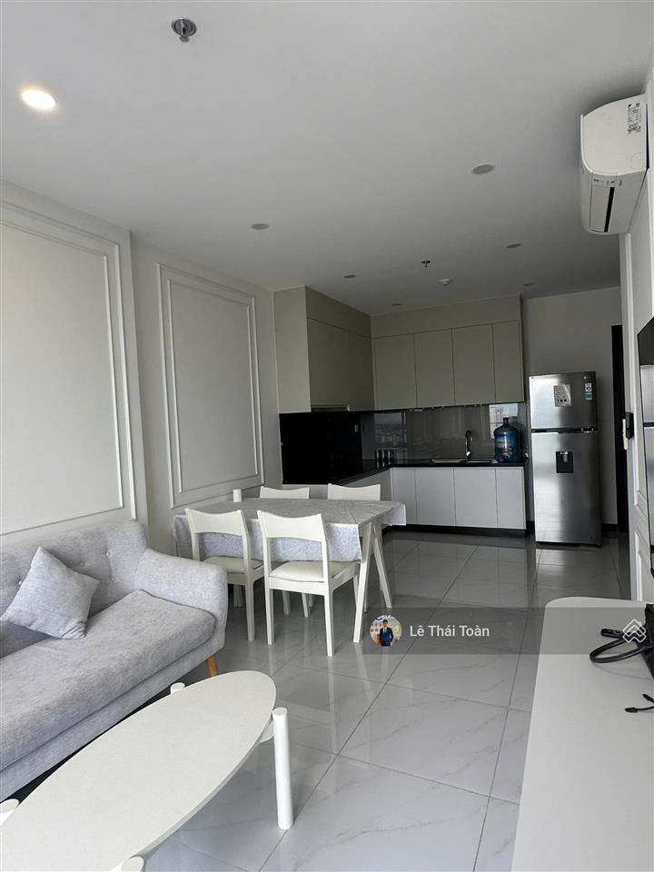 Cho thuê căn hộ 2pn 2wc 79m2 view ngoại khu tầng trung, cao đẹp nhất toà c sky view. giá tốt nhất