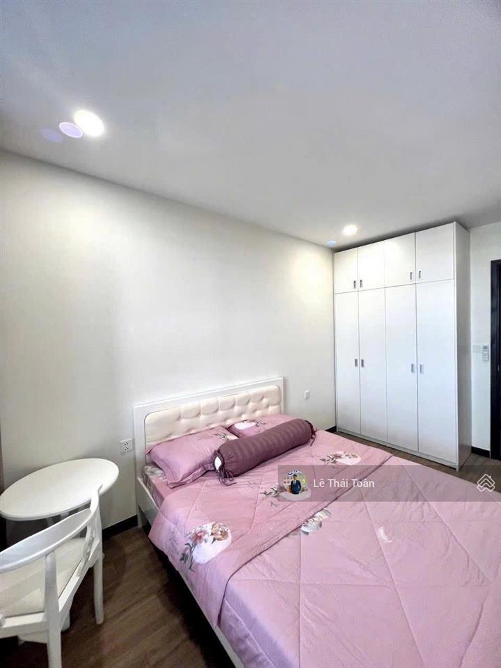 Cho thuê căn hộ 2pn 2wc 79m2 view ngoại khu tầng trung, cao đẹp nhất toà c sky view. giá tốt nhất