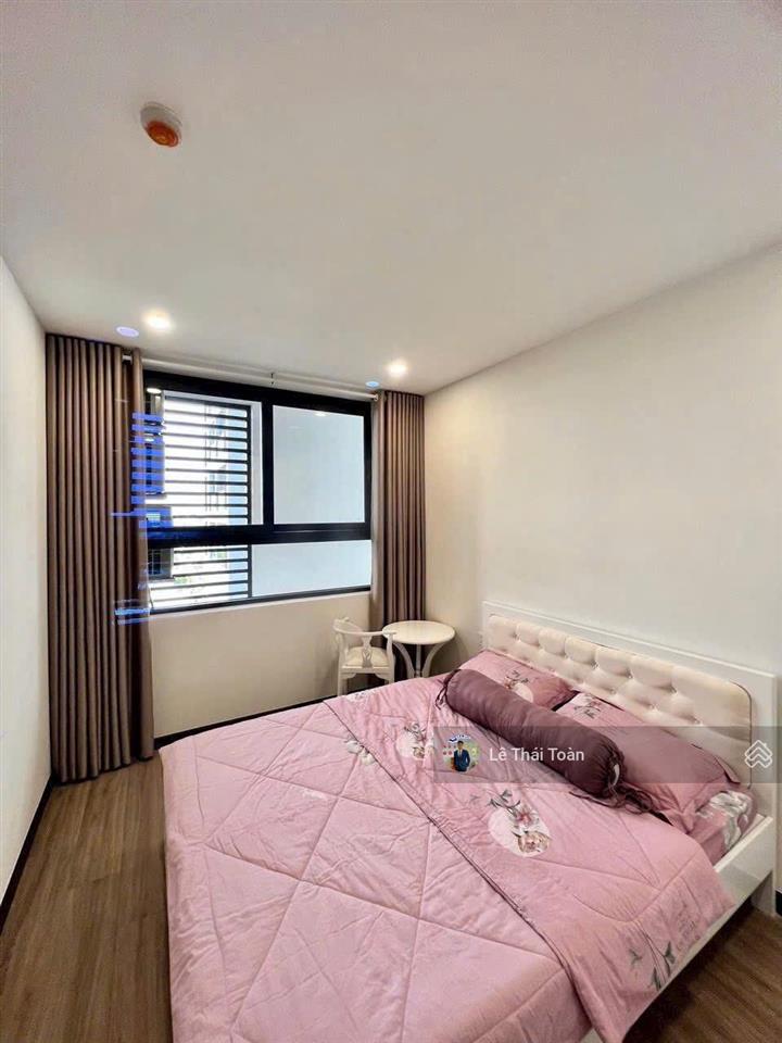 Cho thuê căn hộ 2pn 2wc 79m2 view ngoại khu tầng trung, cao đẹp nhất toà c sky view. giá tốt nhất