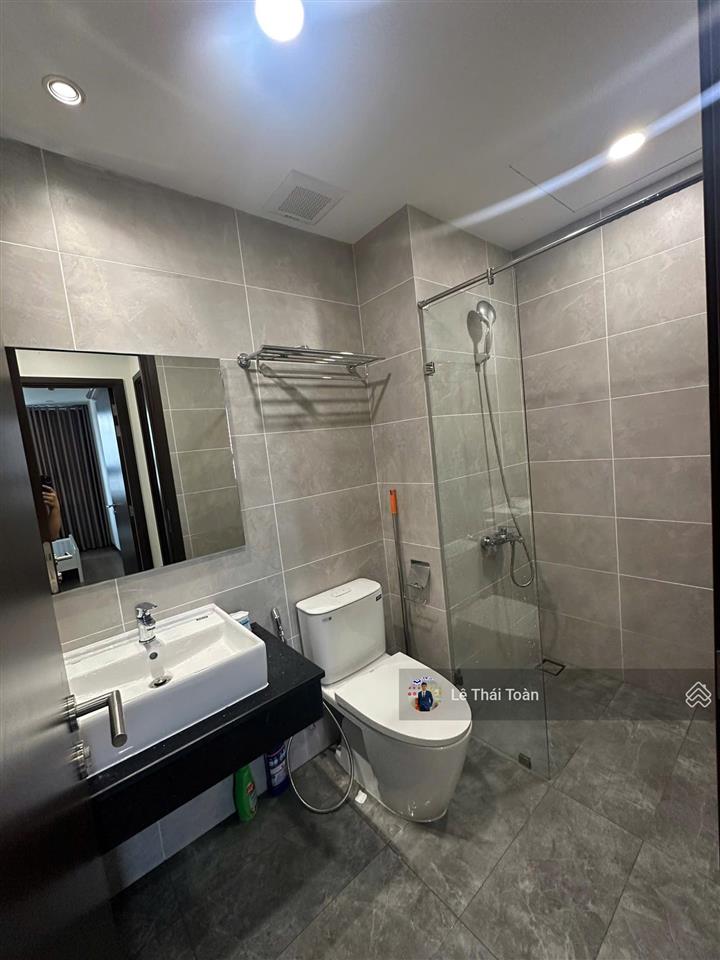 Cho thuê căn hộ 2pn 2wc 79m2 view ngoại khu tầng trung, cao đẹp nhất toà c sky view. giá tốt nhất