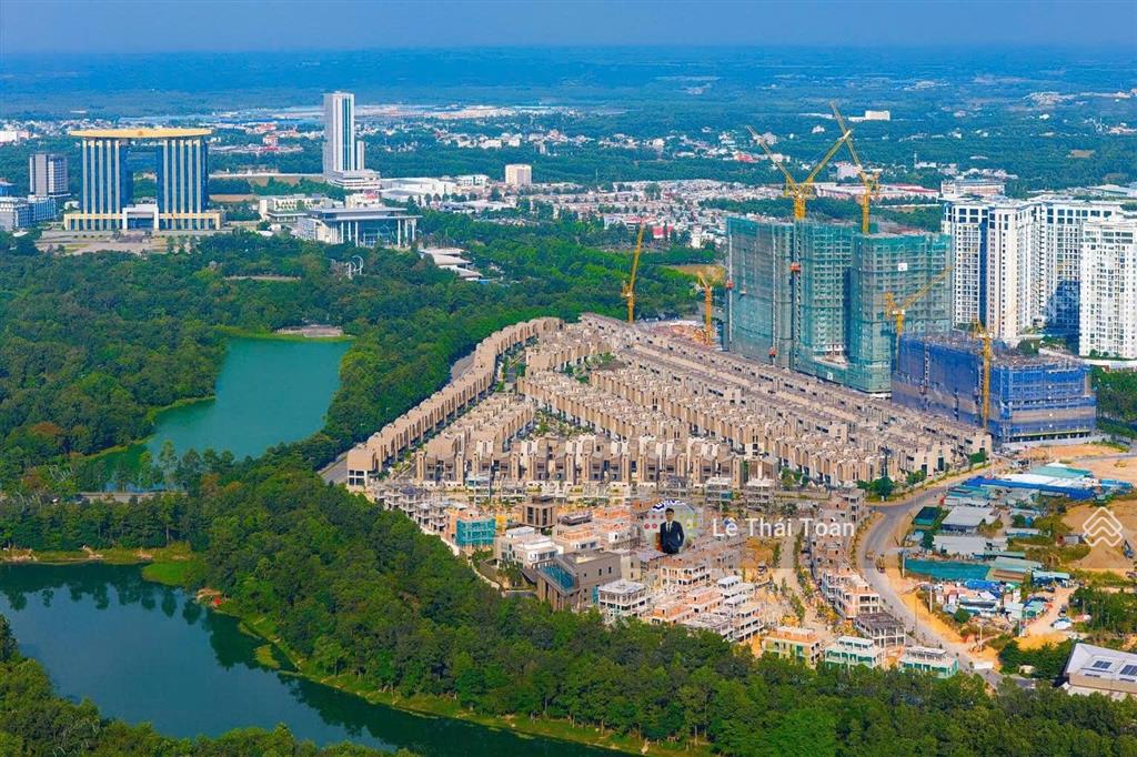 Bán căn 2pn 97m2 view hồ bơi và hồ công viên 75ha giá 4.050 tỷ (bao thuế phí sang tên) orchard hill