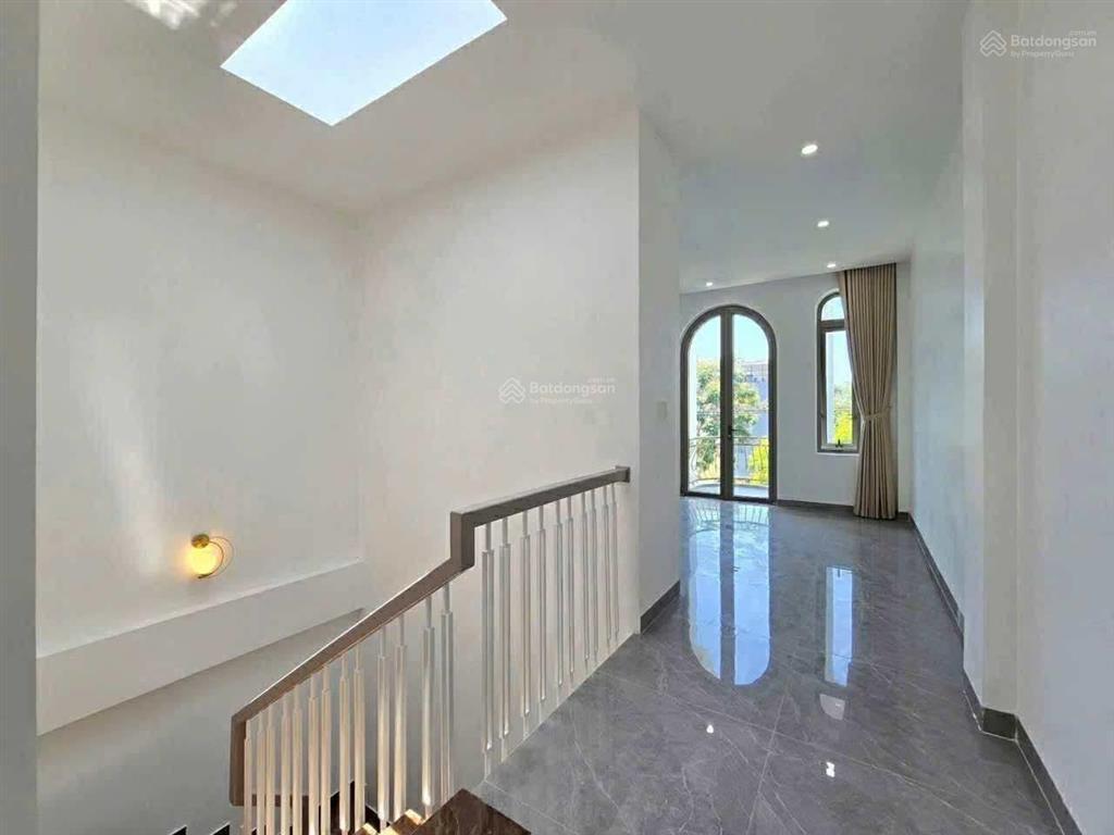 Chính chủ gửi bán nhà 3 tầng mt nguyễn thúy. đường 7.5m, đà nẵng