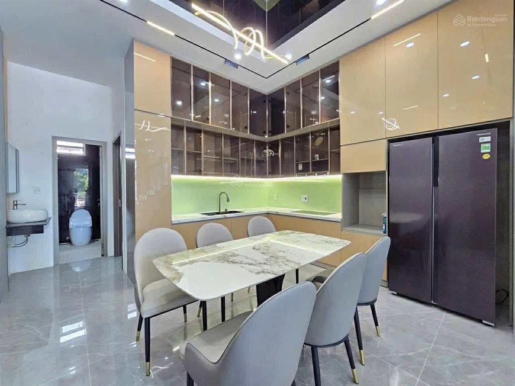 Chính chủ gửi bán nhà 3 tầng mt nguyễn thúy. đường 7.5m, đà nẵng