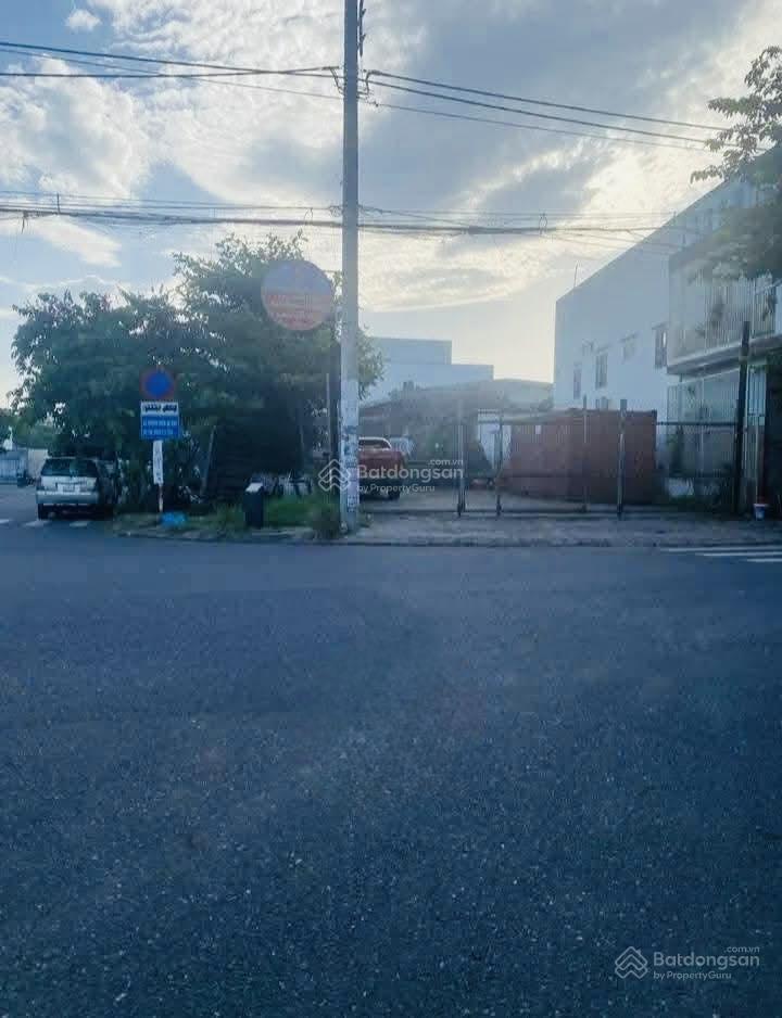 Chính chủ gửi bán lô góc 2 mt đường vũ trọng hoàng và nguyễn công hoan,đà nẵng.