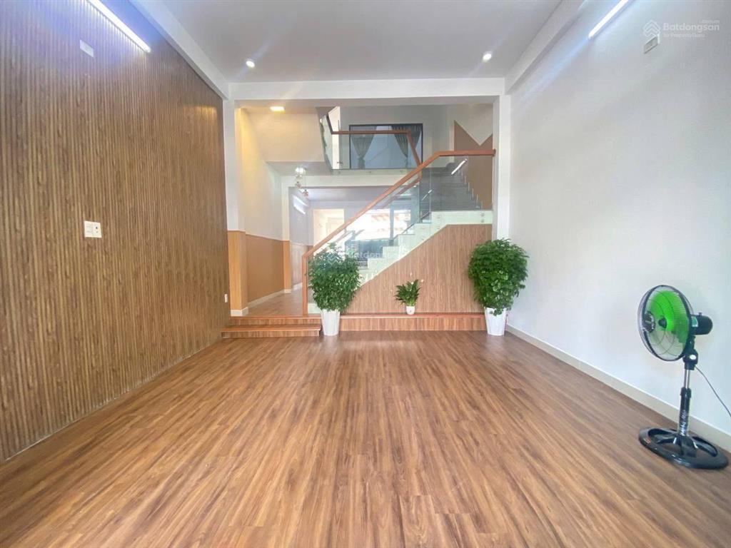 Chính chủ gửi bán nhà 3 tầng 3 mê mt đường lê thiệt,p hòa khánh.đà nẵng