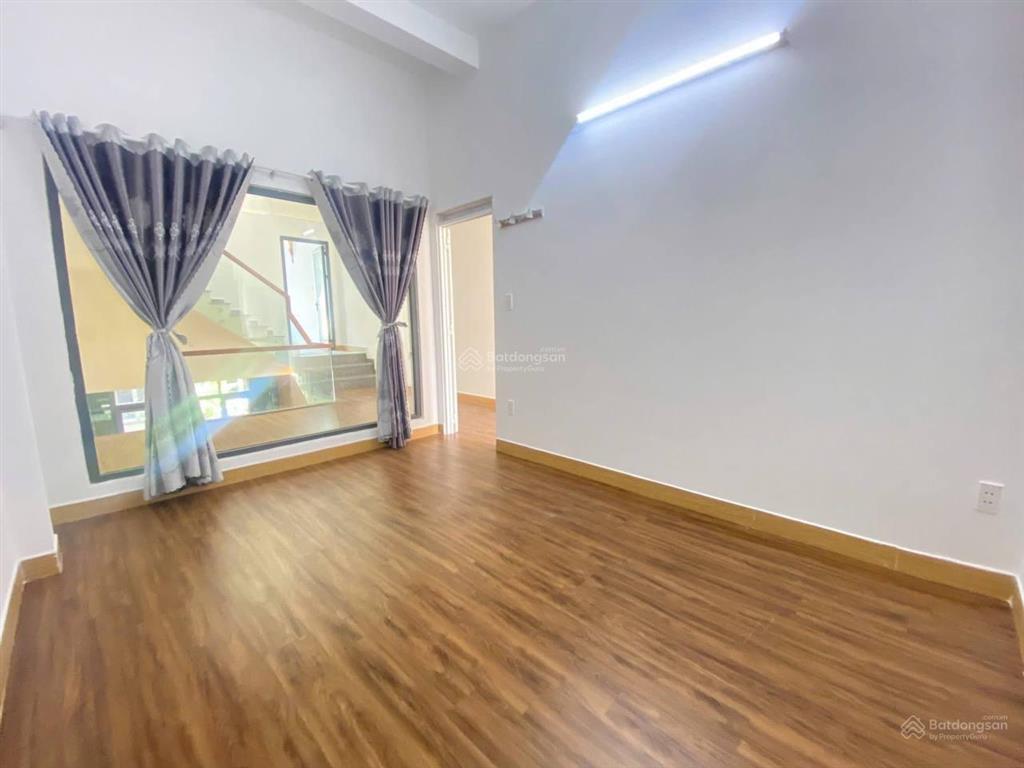 Chính chủ gửi bán nhà 3 tầng 3 mê mt đường lê thiệt,p hòa khánh.đà nẵng