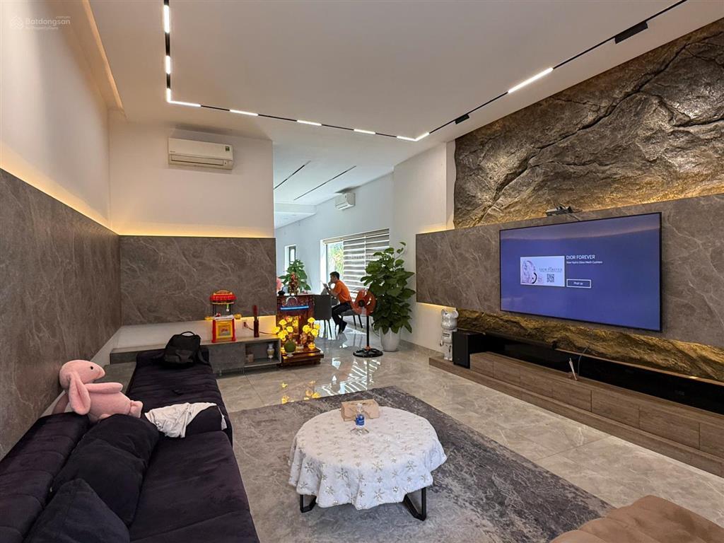 Cần bán nhà 5 tầng mt thích quảng đức.đà nẵng