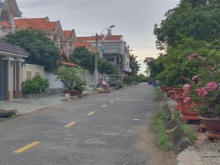 Bán đất trung tâm 84m2 giá chỉ 5 tỷ. hai mặt tiền. ra vinhomes 500m