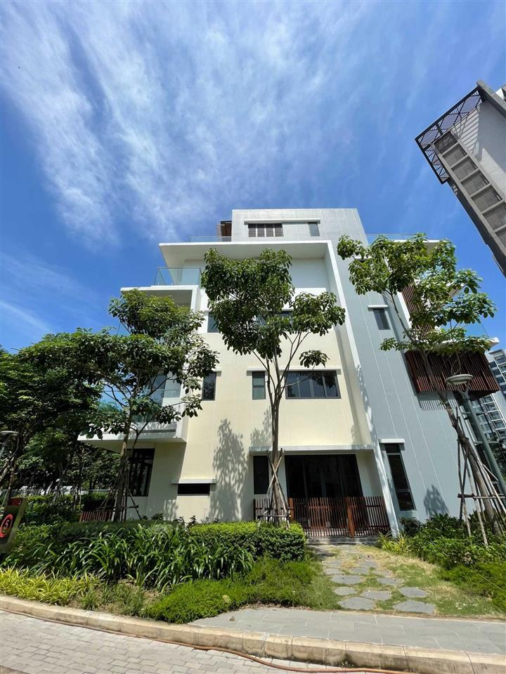 Nhà phố thấp tầng the glen  celadon city  1hầm + 1trệt  4 lầu. dt 343m2  mua trực tiếp cđt 21tỷ