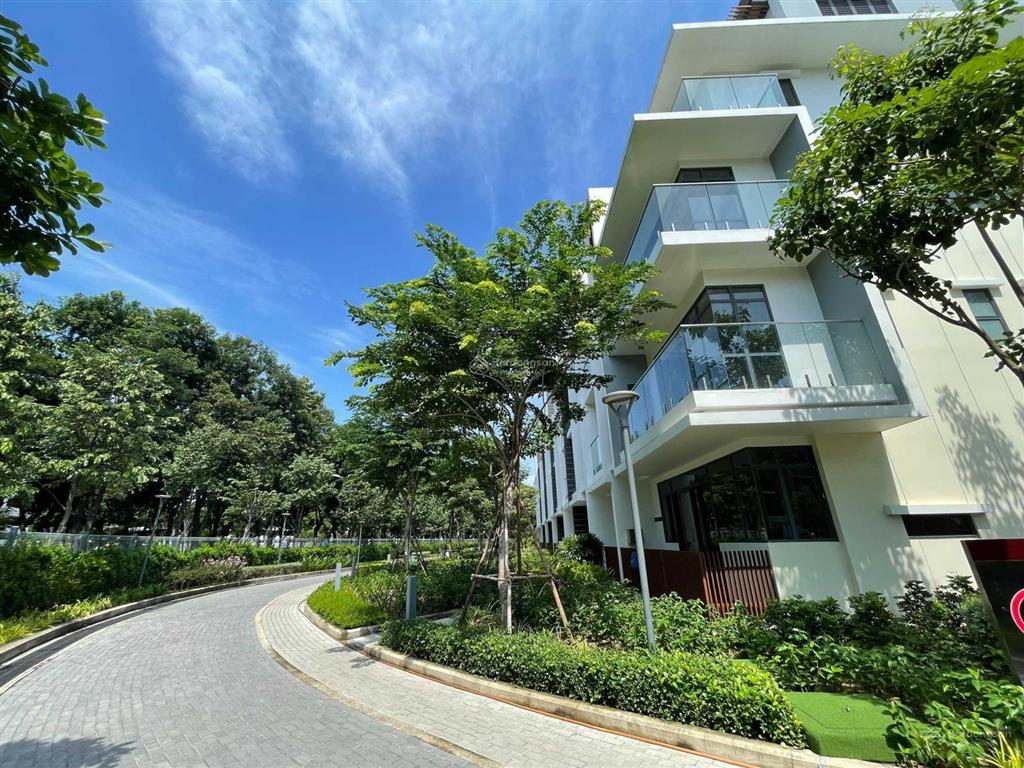 Nhà phố thấp tầng the glen  celadon city  1hầm + 1trệt  4 lầu. dt 343m2  mua trực tiếp cđt 21tỷ
