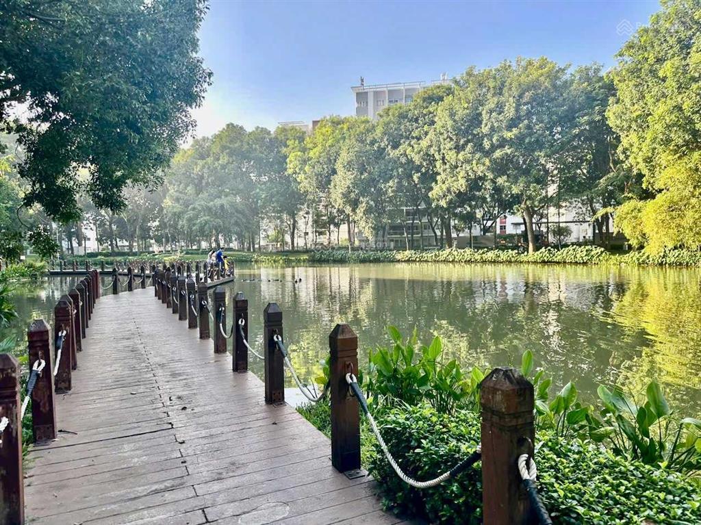 Nhà phố thấp tầng the glen  celadon city  1hầm + 1trệt  4 lầu. dt 343m2  mua trực tiếp cđt 21tỷ