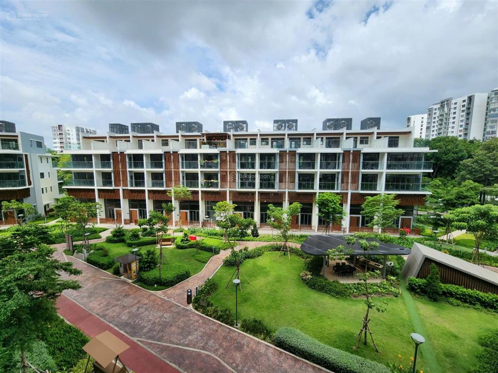 Hót  bán căn diamond brilliant 141m2  3pn + 1  giá 10tỷ tầng 9. full nội thất, bancon đông bắc