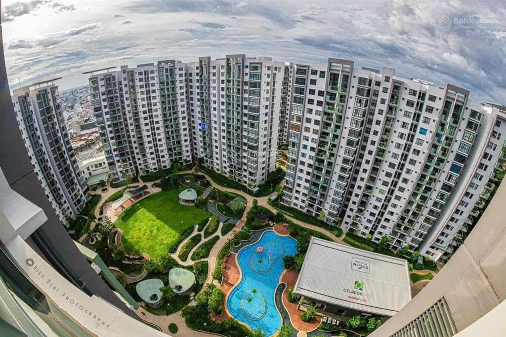 Chính chủ cần bán căn hộ 71m2, 2pn, 2wc, 1 ban công. giá 4ty590 khu emerald hướng nam