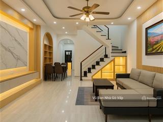 Ngay emart phan huy ích, 4 phòng ngủ, ngang gần 5m, nhỉnh 5 tỉ