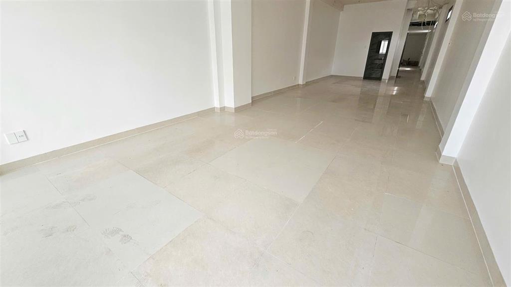 Mặt tiền 5x40m, thang máy, 1 trệt 4 lầu, mới 100%