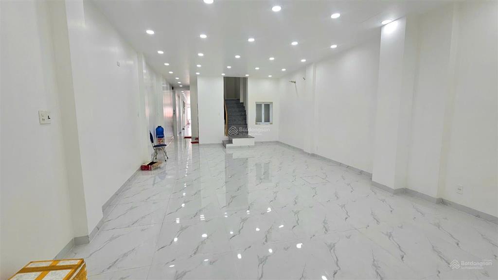 Mặt tiền 5x40m, thang máy, 1 trệt 4 lầu, mới 100%