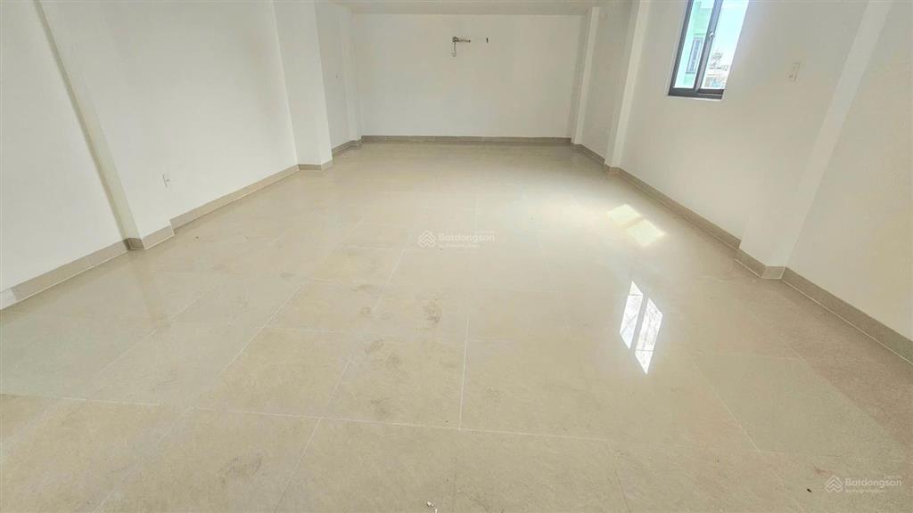 Mặt tiền 5x40m, thang máy, 1 trệt 4 lầu, mới 100%