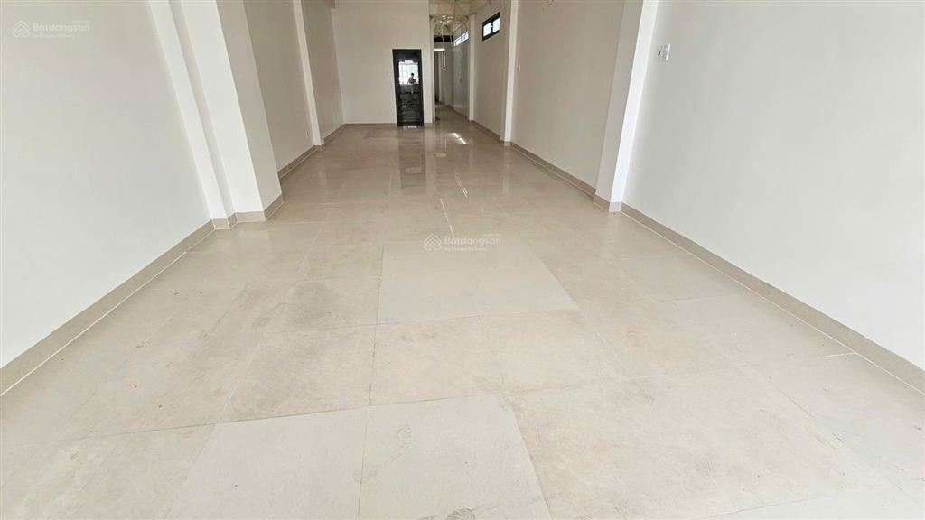 Mặt tiền 5x40m, thang máy, 1 trệt 4 lầu, mới 100%