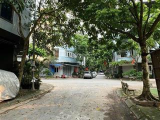 Chính chủ bán nhà liền kề , phân lô ô tô đỗ cửa kinh doanh buôn bán , vỉa hè rộng.