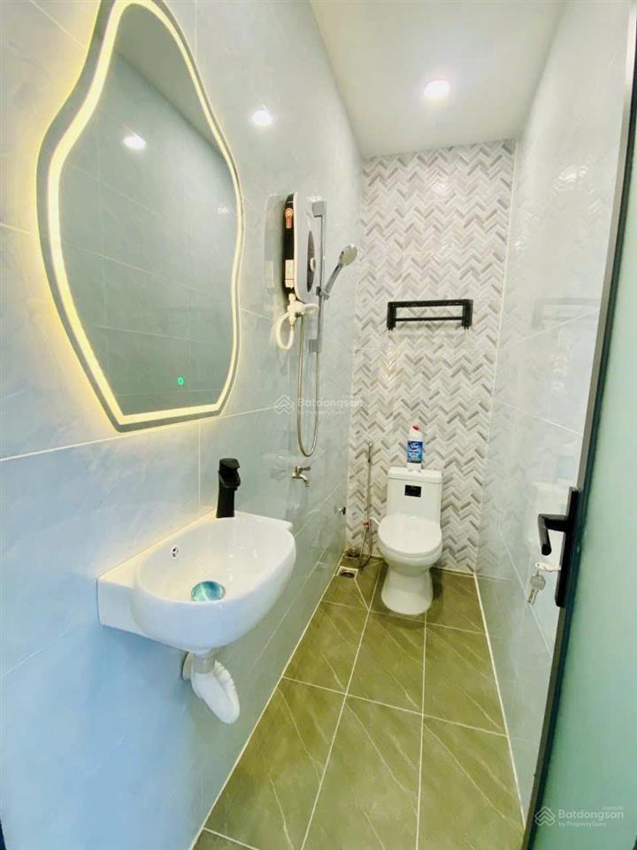 Cho thuê chcc the flemington. lê đại hành. dt 86m2 2pn 2wc, giá 18 triệu / tháng ( ở liền )