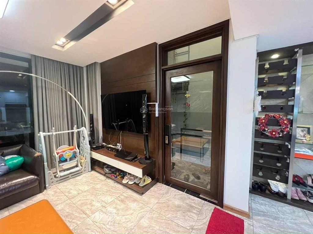 Bán nhà khu nội bộ. vào ở ngay xd 7x15m, hầm lửng 3 lầu nhà thông minh, cây cối xanh mát