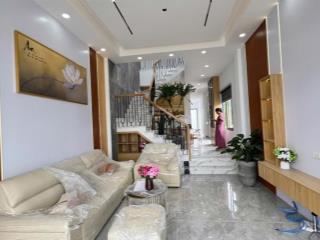 Rẻ đẹp đường đi dễ  nhà mới xây chất lượng full nội thất hoàn công