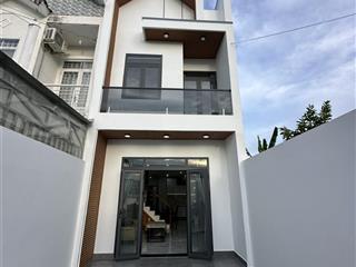 Nhà đẹp shr sát chợ hưng long full nội thất ở ngay