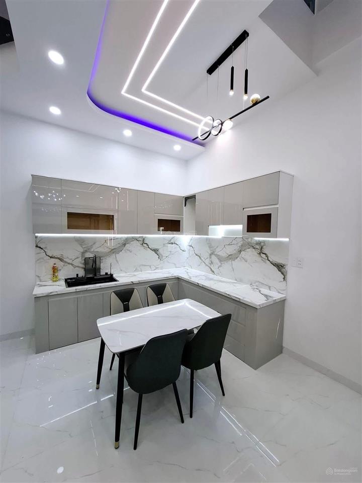 Nhà mới 5,5x16m sau lưng trường tiểu học long thượng