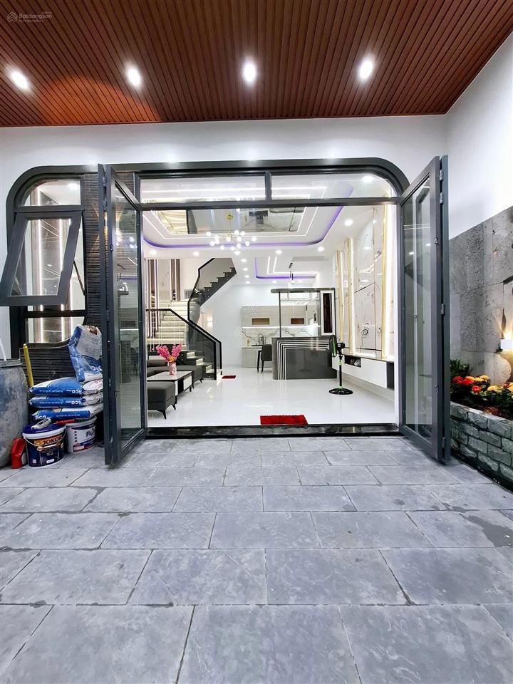 Nhà mới 5,5x16m sau lưng trường tiểu học long thượng