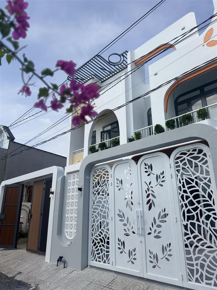 Căn góc 2 mt nhà mới 5 x20m sát kcn cầu tràm đã hoàn công