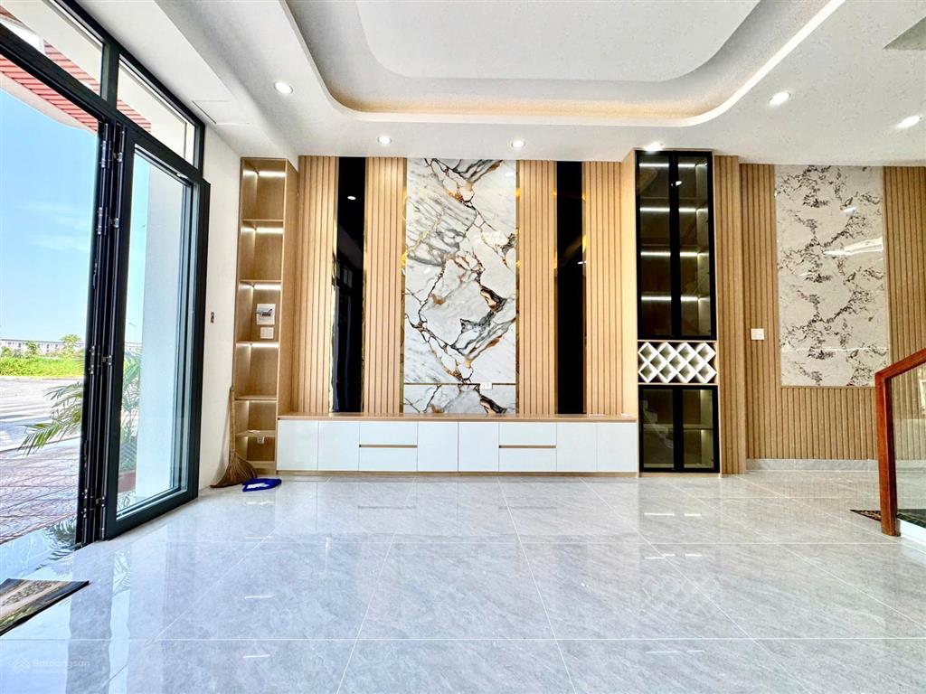 Bán nhà the sol city chợ hưng long giá 5,4 tỷ