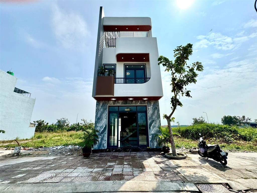 Bán nhà the sol city chợ hưng long giá 5,4 tỷ