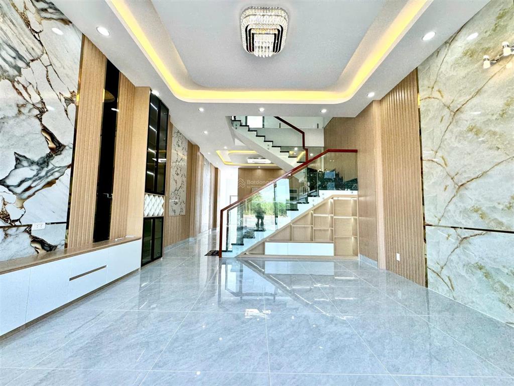 Bán nhà the sol city chợ hưng long giá 5,4 tỷ