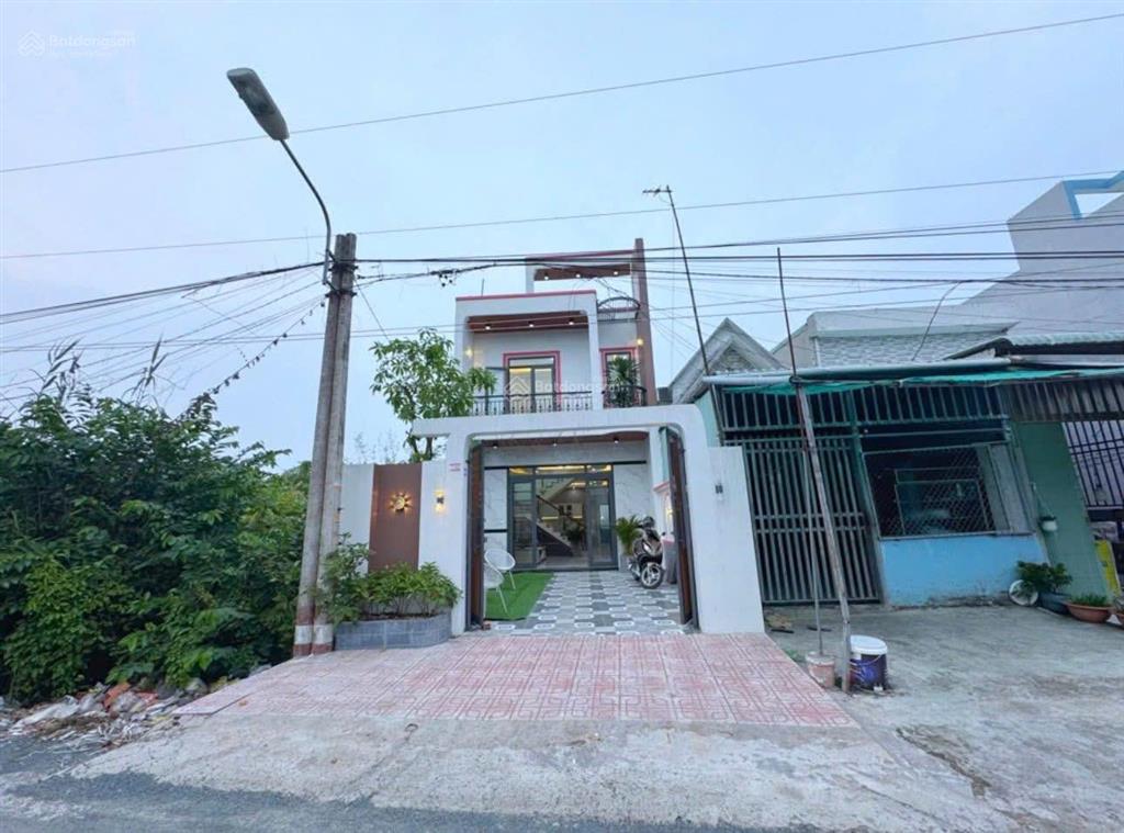 Bán nhà mặt tiền đường kinh doanh phước hậu giảm 100 triệu sổ hồng riêng