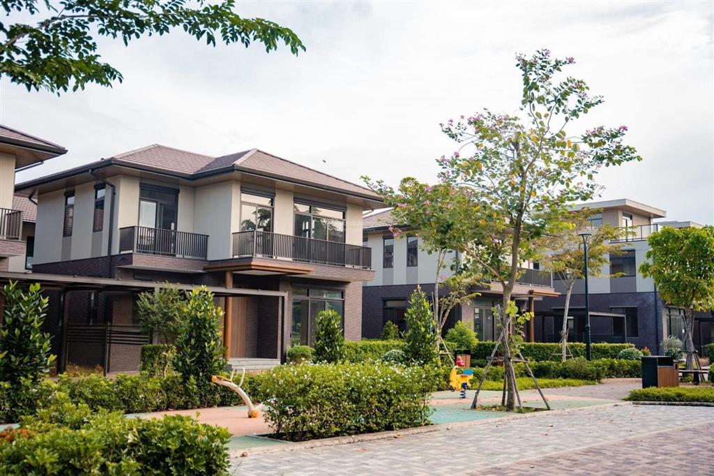 Bán biệt thự đơn lập waterpoint, giá rẻ hơn cđt 1 tỷ đối diện clubhouse và gần vịnh harbour 225m2