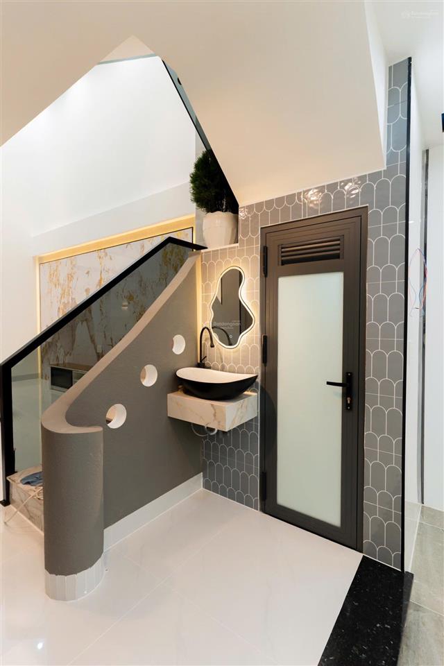 Bán nhà đẹp 1 trệt 3 lầu  sang trọng  đẳng cấp