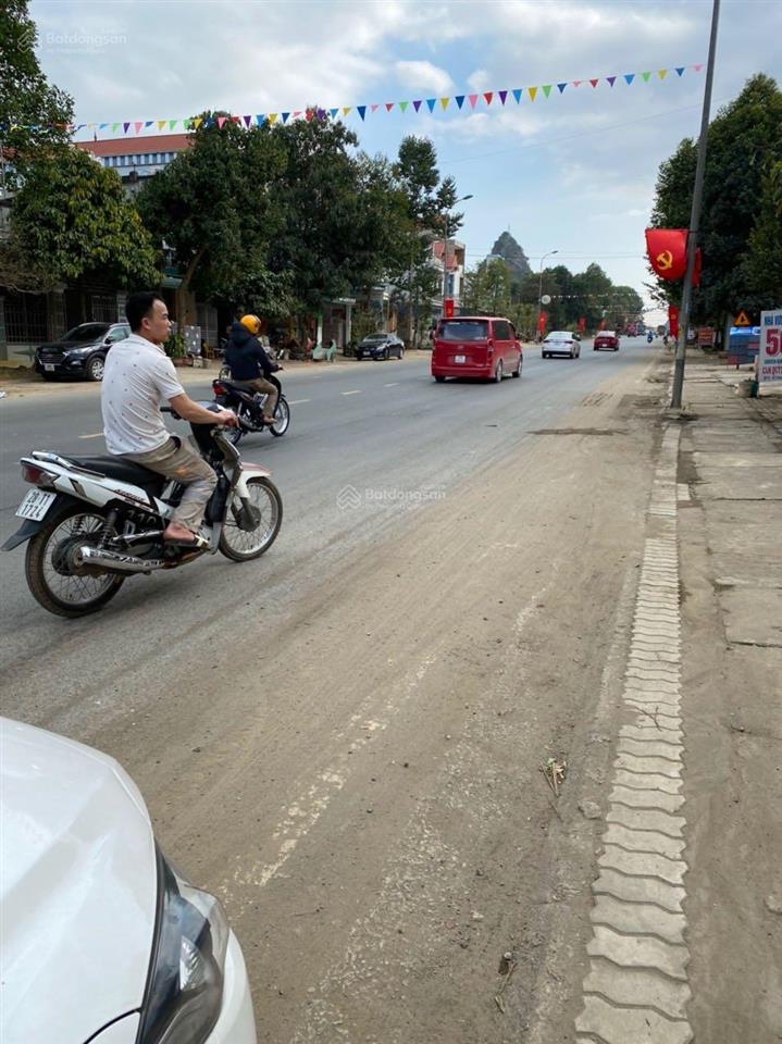 Bán nhà mặt phố cao phong 157,5m2 trung tâm hành chính huyện  ngang 9m x 17,5m