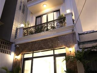 Nhà phố mới xây mặt tiền hẻm quận 7