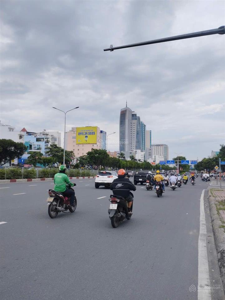 180m,ngang hiếm 9m ngay d2,nguyễn gia trí,bìnhthạnh.sau lưng hutech.34xt(tl).hẻm như mặt tiền,kdvip