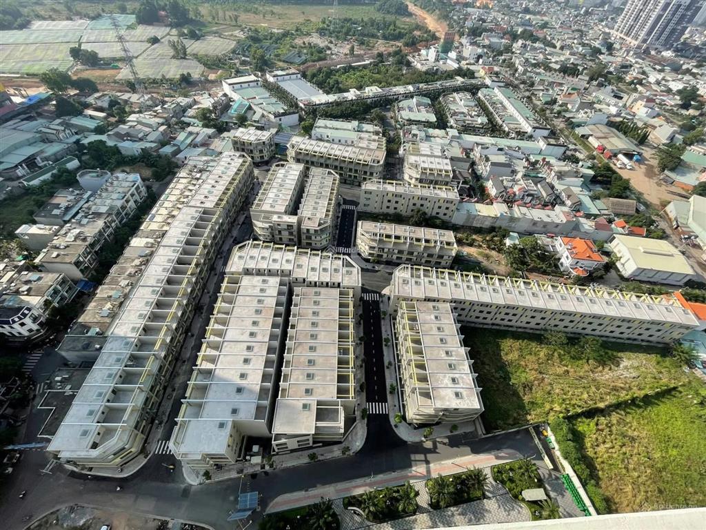Bán nhà phố xây sẵn bcons uni valley thanh toán chỉ 30% mặt tiền đường thống nhất phường đông hoà
